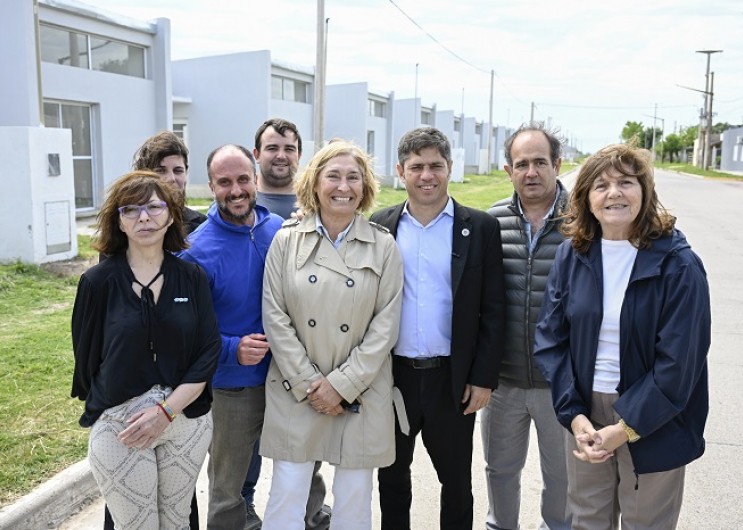 Kicillof recorrió los avances de obras de viviendas en Carlos Tejedor