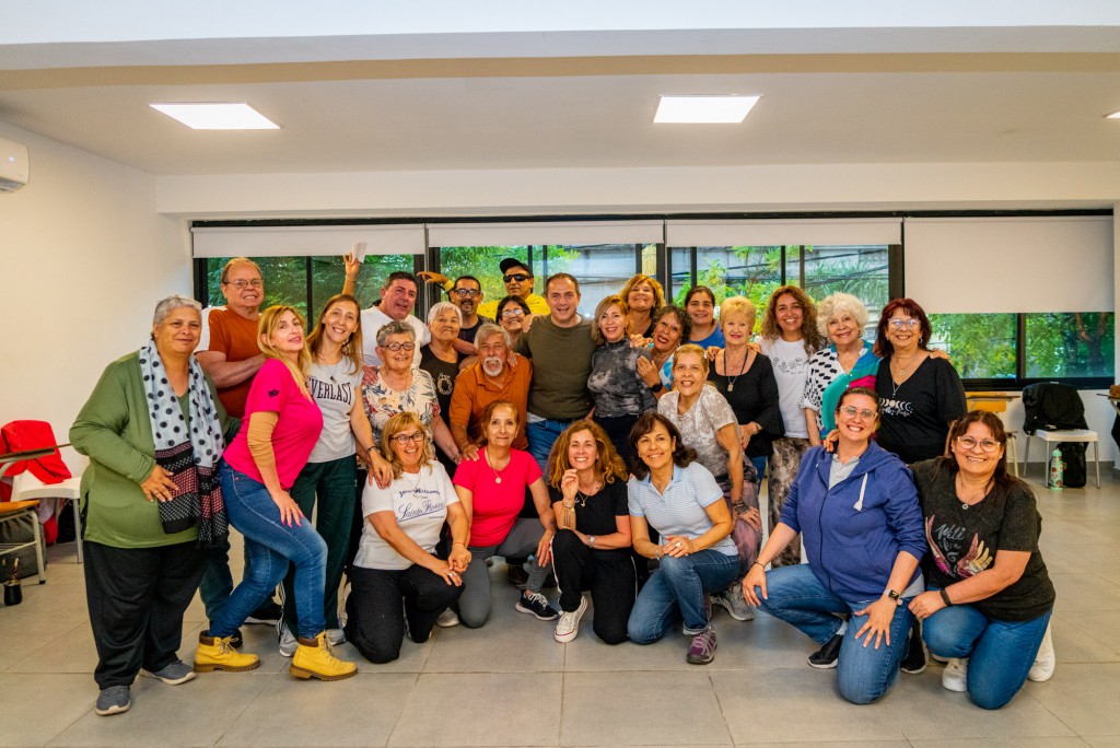Campana: Abella compartió una clase del taller gratuito de Teatro Musical +40