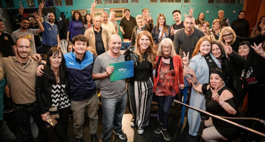 Avellaneda: Magdalena Sierra entregó subsidios a instituciones de la ciudad