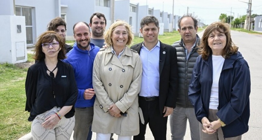 Kicillof recorrió los avances de obras de viviendas en Carlos Tejedor