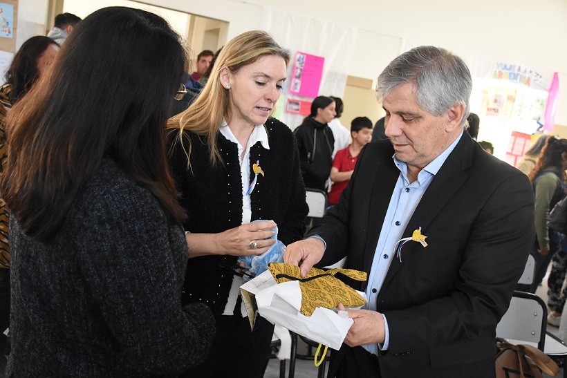 Chivilcoy: Britos particip&oacute; del acto por la visita de la embajadora de Filipinas a la Escuela Primaria N&deg; 30