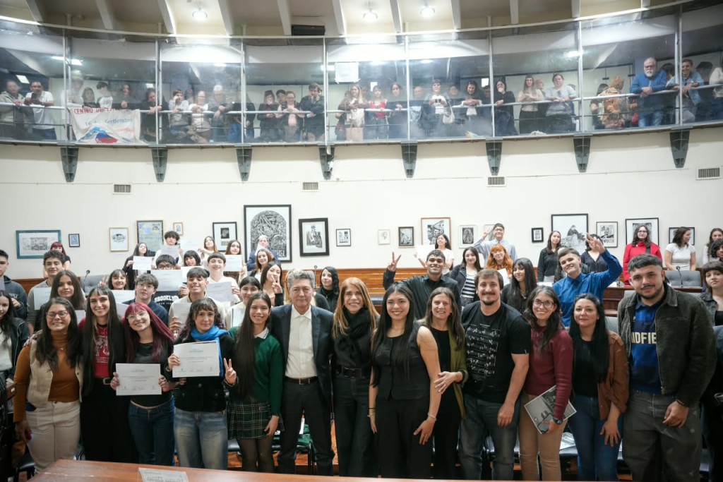 Avellaneda: Magdalena Sierra estuvo presente en la asunci&oacute;n de los Concejales J&oacute;venes