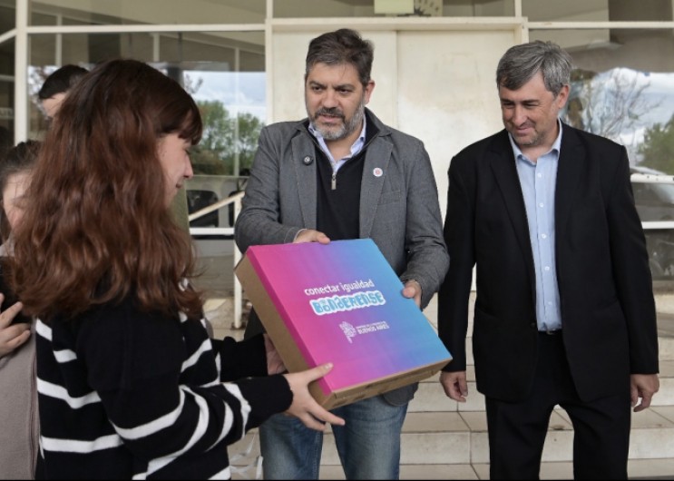 Bianco y Pugnaloni entregaron computadoras de Conectar Igualdad en Hip&oacute;lito Yrigoyen