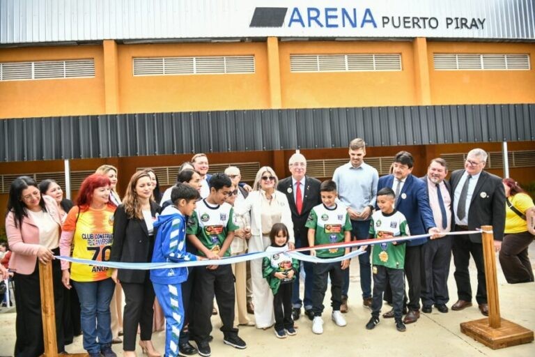 Misiones: Passalacqua inaugur&oacute; el nuevo polideportivo municipal en el marco del 152&deg; Aniversario de Puerto Piray