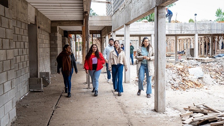 Moreno: Mariel Fern&aacute;ndez recorri&oacute; obras en Francisco &Aacute;lvarez