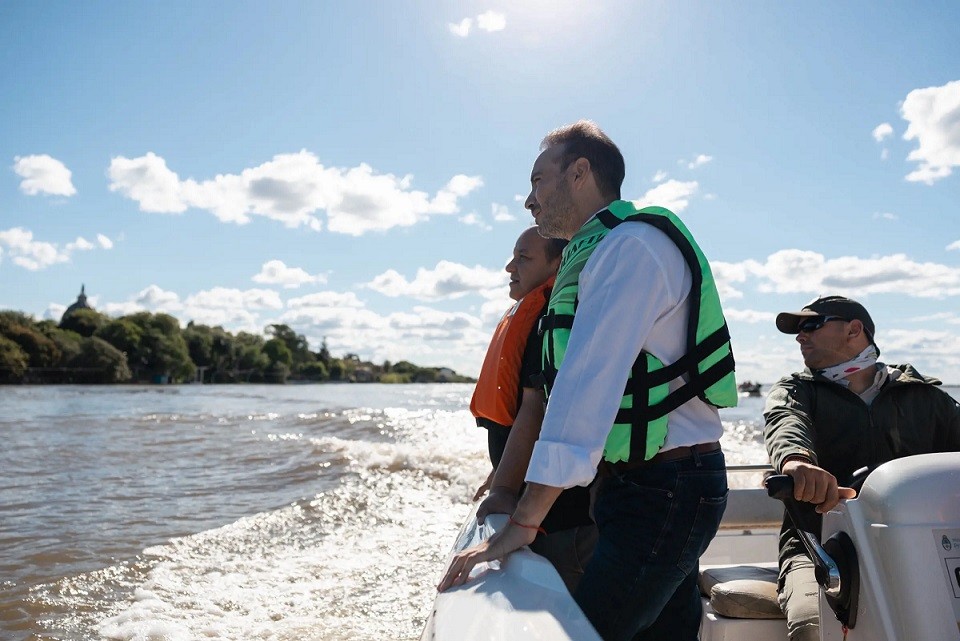 Corrientes: Juan Vald&eacute;s contin&uacute;a recorriendo las zonas afectadas por la crecida del Paran&aacute;