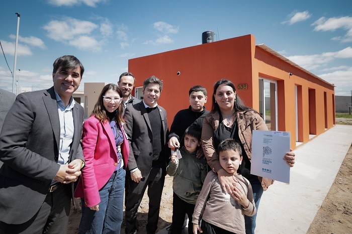 Kicillof inaugur&oacute; un Centro de Desarrollo Infantil y entreg&oacute; viviendas paralizadas por el Gobierno Nacional en Castelli
