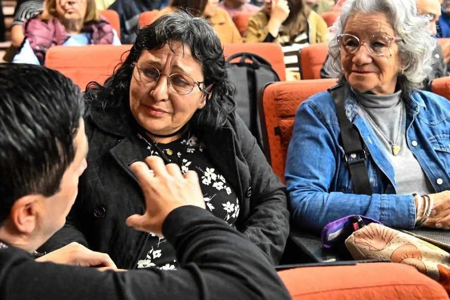 Malvinas Argentinas: Nardini encabez&oacute; una nueva entrega de escrituras a familias 