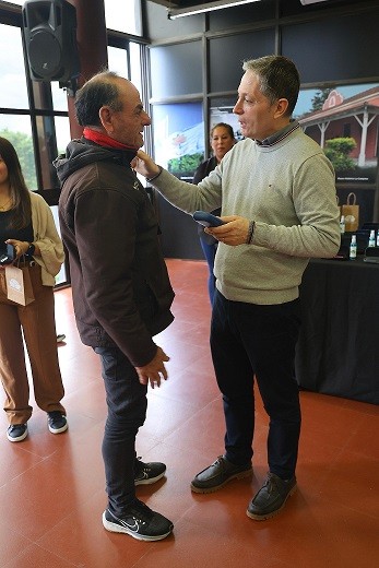 E. Echeverr&iacute;a: Gray entreg&oacute; 81 pares de lentes del programa oftalmol&oacute;gico social 