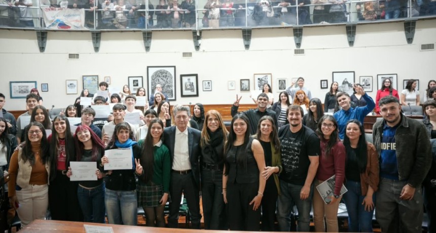 Avellaneda: Magdalena Sierra estuvo presente en la asunci&oacute;n de los Concejales J&oacute;venes