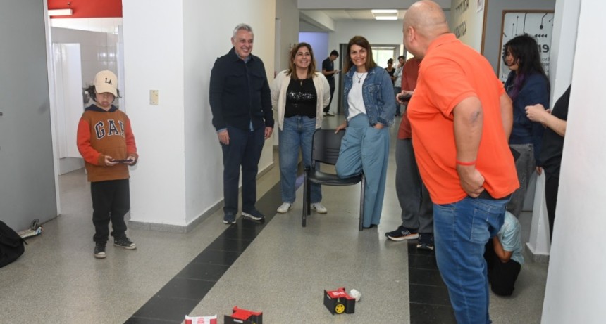 Tigre: Julio Zamora supervis&oacute; el desarrollo de la Escuela Municipal de Tecnolog&iacute;a y Rob&oacute;tica