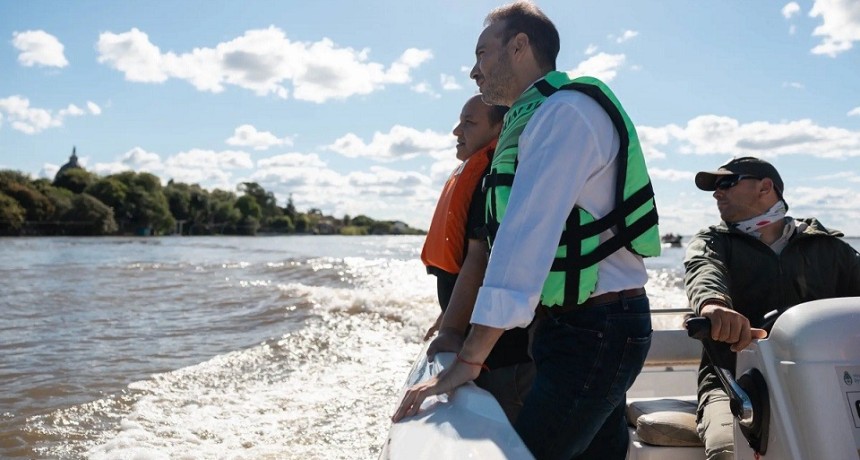 Corrientes: Juan Vald&eacute;s contin&uacute;a recorriendo las zonas afectadas por la crecida del Paran&aacute;