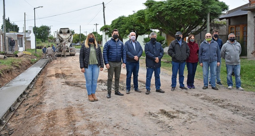 Chivilcoy: El Intendente visitó la obra del cordón cuneta  