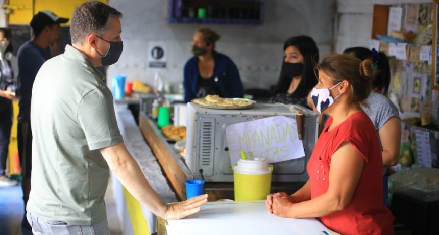 E. Echeverría: Fernando Gray recorrió el Barrio Mirian de Monte Grande Sur 