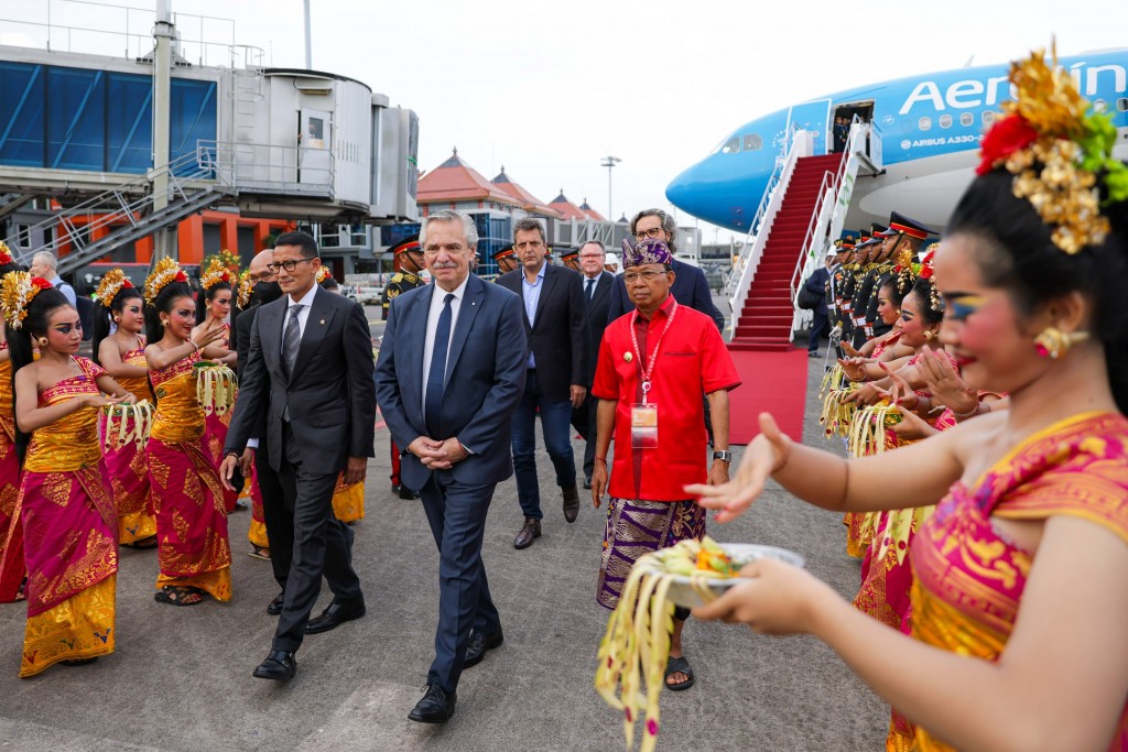 Alberto Fernández llegó a Bali para participar de la Cumbre del G20