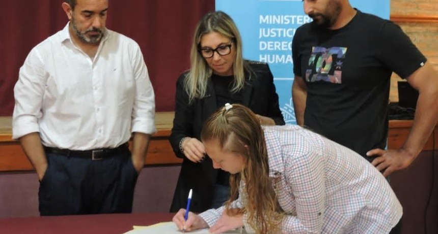 Puan: 92 familias del distrito firmaron la escritura de su propiedad 