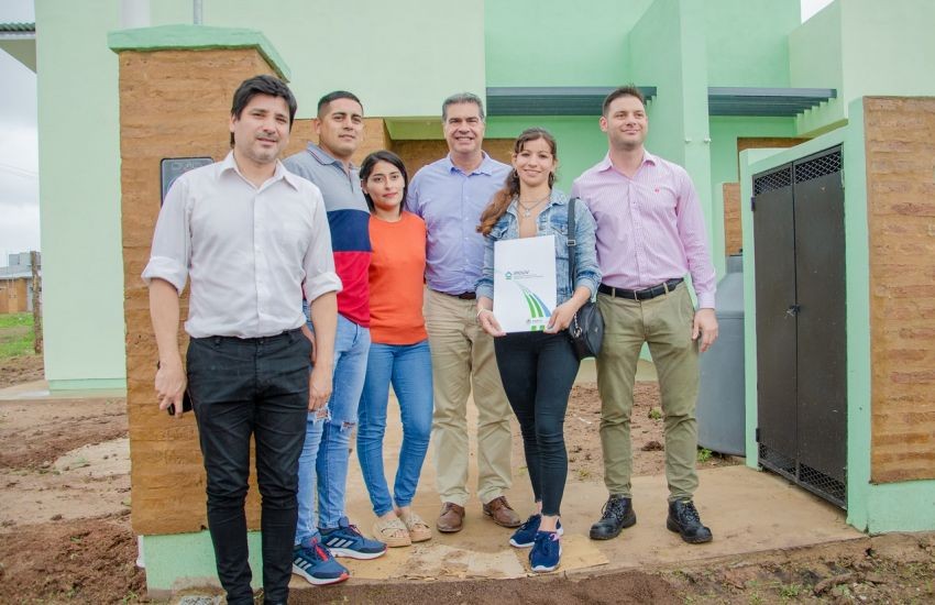 Chaco Capitanich entreg viviendas para familias de Villa Berthet