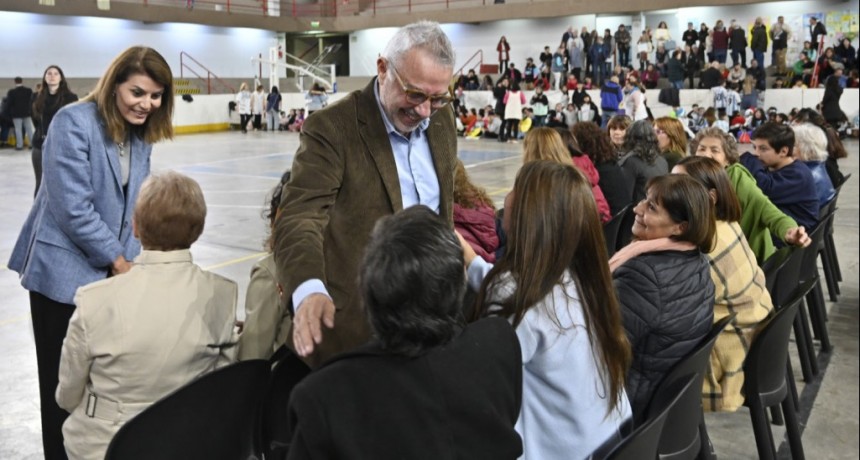 Tigre: Julio Zamora participó de los festejos por el 60° aniversario de la EP N° 14 Jorge Newbery 