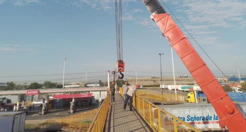 E. Echeverría: El Municipio realiza la reaparición de puentes peatonales en el Camino de Cintura 