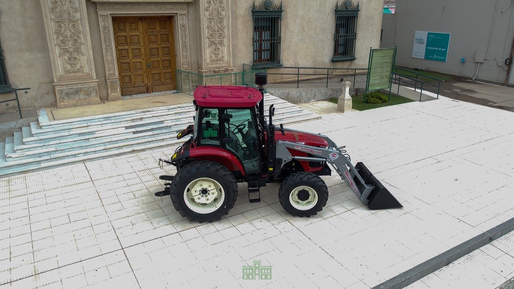 Rivadavia: El Municipio incorporó un nuevo tractor pala 0 km para servicios urbanos 