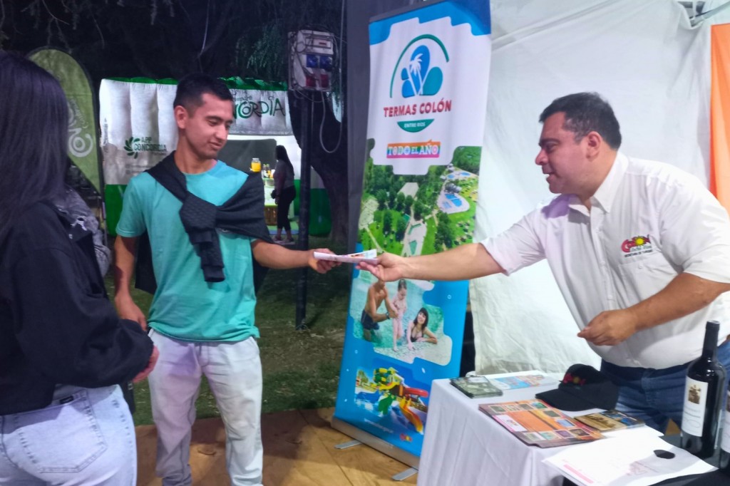 Colón (ER): El Municipio promocionó su temporada de verano 2025 en la Fiesta de las Colectividades de Rosario