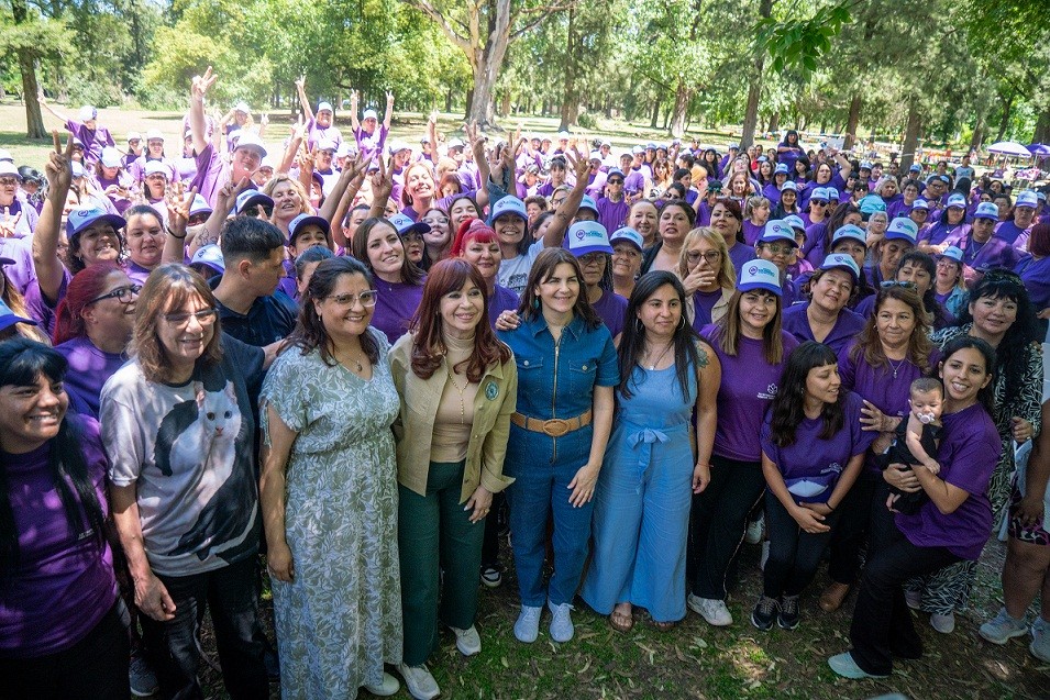 Moreno: CFK y Mariel Fernández se reunieron con 400 Promotoras de Género “Micaela García”