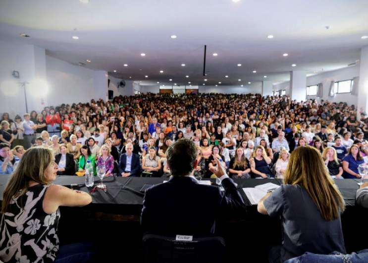 Kicillof participó de una jornada sobre violencia de género, salud mental y consumos problemáticos en Ensenada