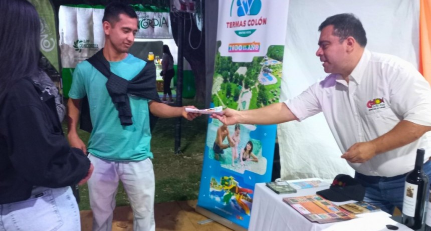 Colón (ER): El Municipio promocionó su temporada de verano 2025 en la Fiesta de las Colectividades de Rosario