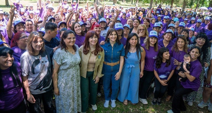 Moreno: CFK y Mariel Fernández se reunieron con 400 Promotoras de Género “Micaela García”