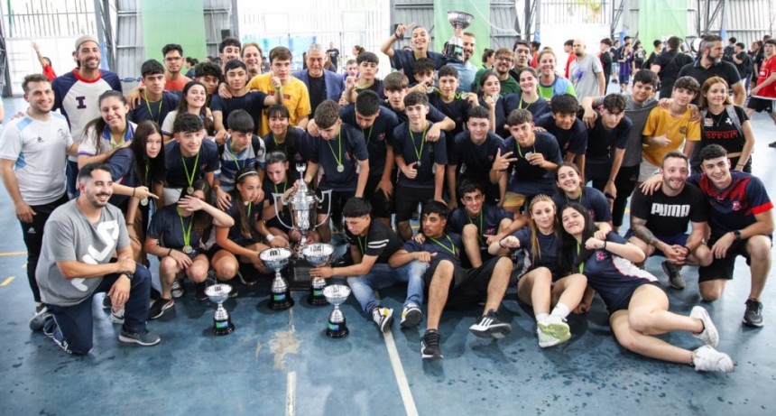 Avellaneda: Ferraresi encabezó la entrega de premios del Torneo Intercolegiales de distrito