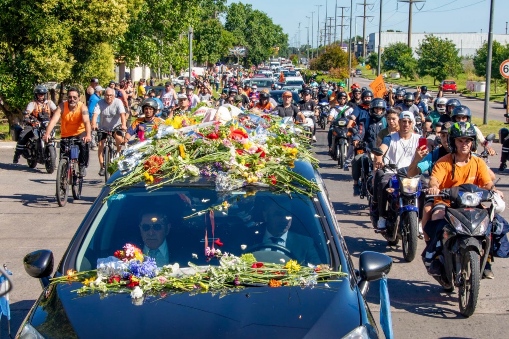Berazategui: La ciudad despidió a Juan José Mussi con una multitudinaria caravana
