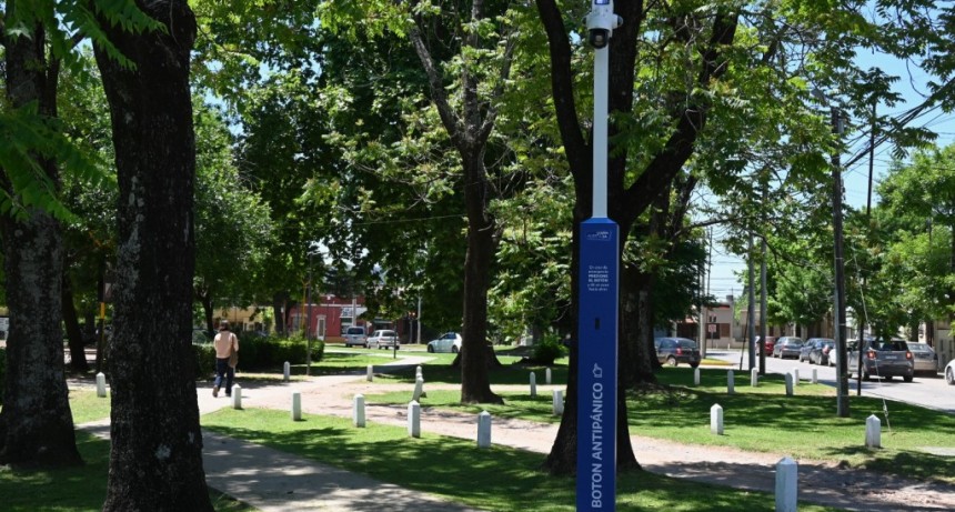 Luján: El Municipio continúa con la instalación de tótems de seguridad en todo el distrito