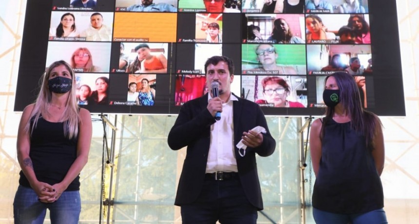 Avellaneda: El Intendente Alejo Chornoborff entregó subsidios a 38 instituciones educativas 