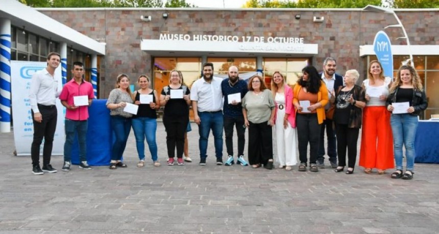 San Vicente: Se realizó entrega de certificados a egresados y egresadas de formación laboral