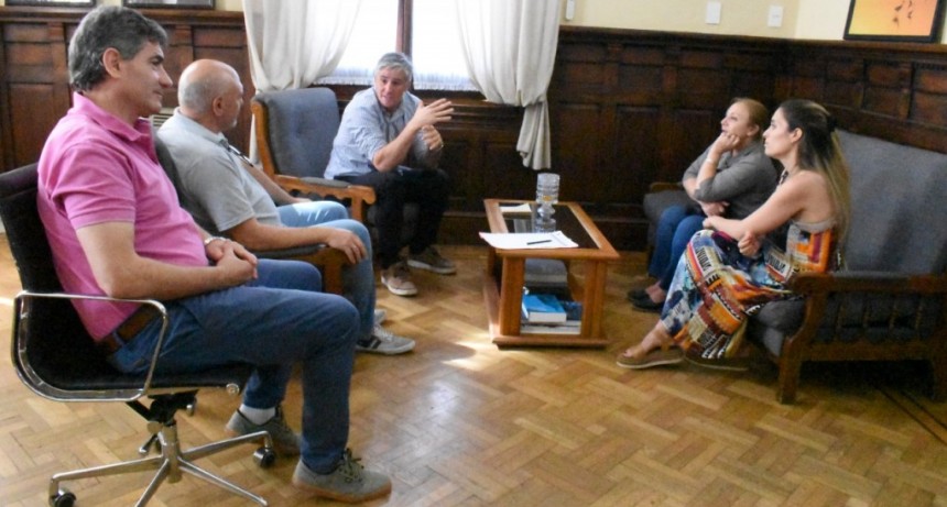 Navarro: Se realizó la entrega de un subsidio al jardín N°901 para la realización de los actos de fin de año