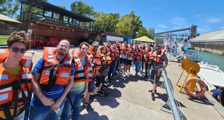 Tres Arroyos: Estudiantes de la Licenciatura de Logística visitaron el puerto de Bahía Blanca 