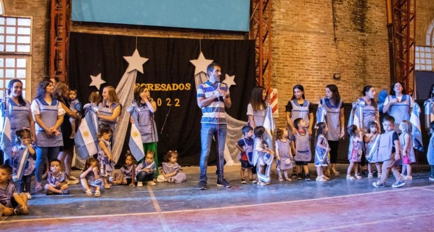 Junín: Petrecca encabezó el acto de entrega de certificados para egresados de Jardines Maternales Municipales  