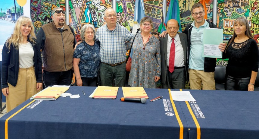 Berazategui: Mussi encabezó el acto de entrega de escrituras a familias del distrito