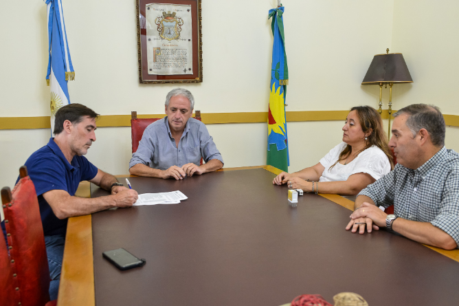 Chascomús: Javier Gastón inicia un viaje institucional por Europa