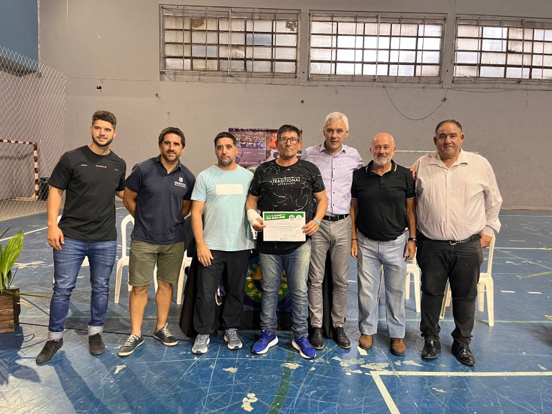 Berisso: Cagliardi participó del acto de entrega de diplomas a egresados del Curso de Formador en Fútbol Infantil