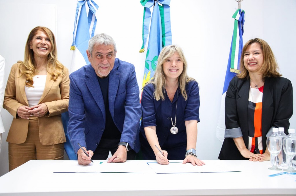 Avellaneda: Ferraresi y Álvarez Rodríguez inauguraron el Registro de las Personas de Villa Domínico