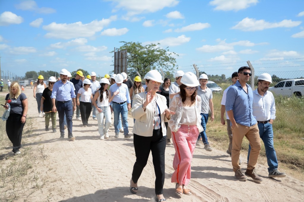 Pte. Perón: Cantero y Batakis recorrieron los avances de la mega obra de 800 casas en Guernica 