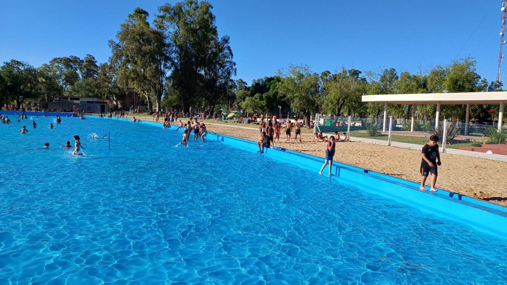 Gral. Villegas: Alegre inauguró la nueva temporada del Balneario Municipal