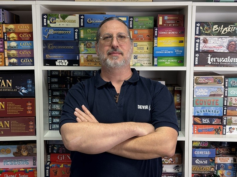 Por qué los juegos de mesa son la clave para la “desconexión activa” que exige el cerebro