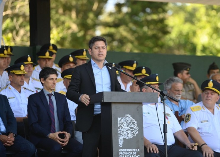 Kicillof encabezó el acto de egreso de 2.265 oficiales de la Policía provincial 
