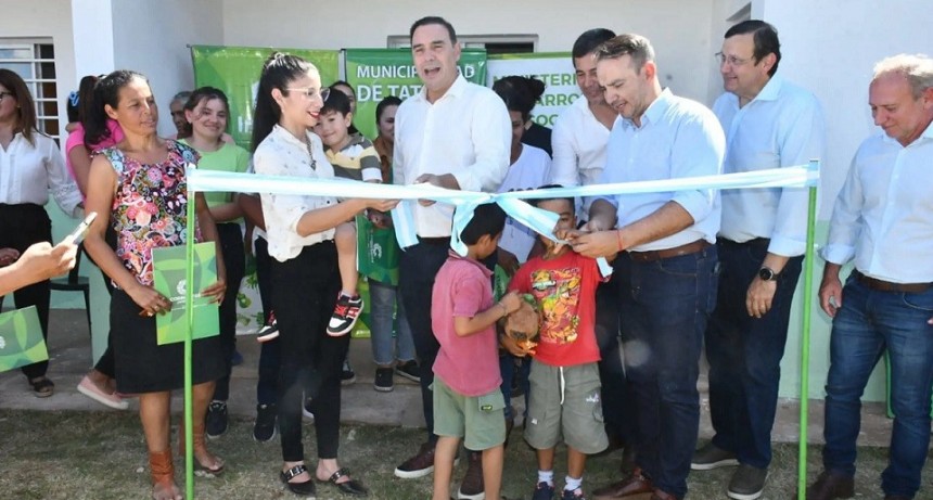 Corrientes: Valdés entregó 10 viviendas en Tatacuá
