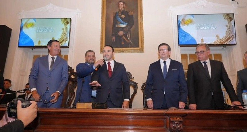Corrientes: Juan Pablo Valdés juró como nuevo gobernador instando a “seguir transformando Corrientes”